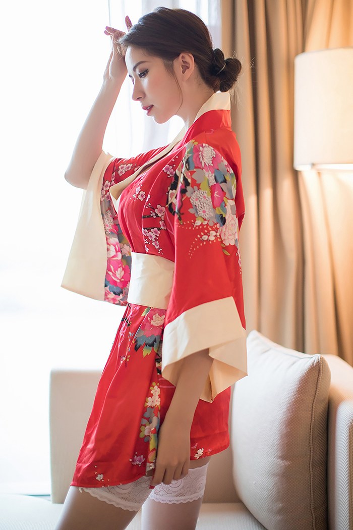 和风美人Carry饱满胸脯迷人白色蕾丝一品探花(10)