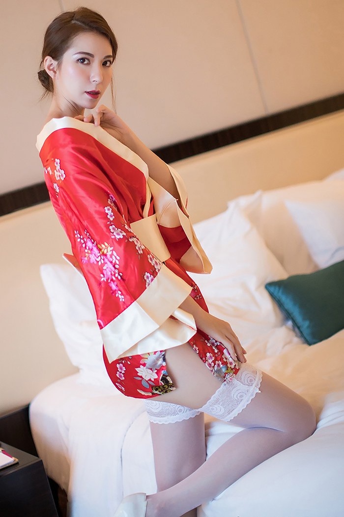 和风美人Carry饱满胸脯迷人白色蕾丝一品探花(11)