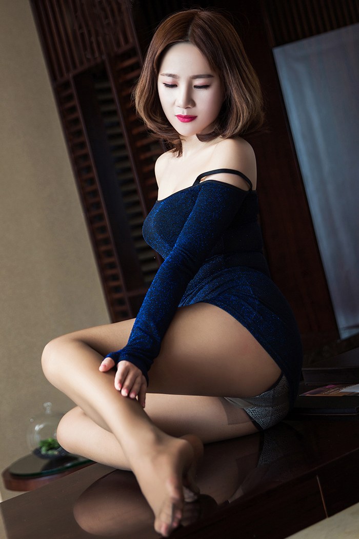甜美小蜜芊雪丝袜大长腿曲线迷人寻花论坛(13)