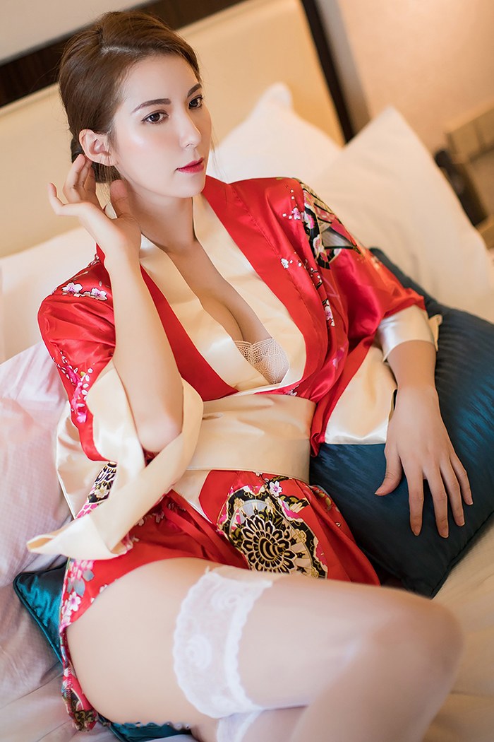 和风美人Carry饱满胸脯迷人白色蕾丝一品探花(18)