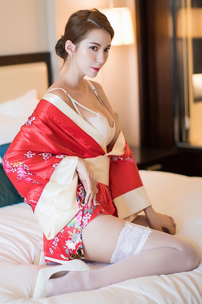 和风美人Carry饱满胸脯迷人白色蕾丝一品探花(20)