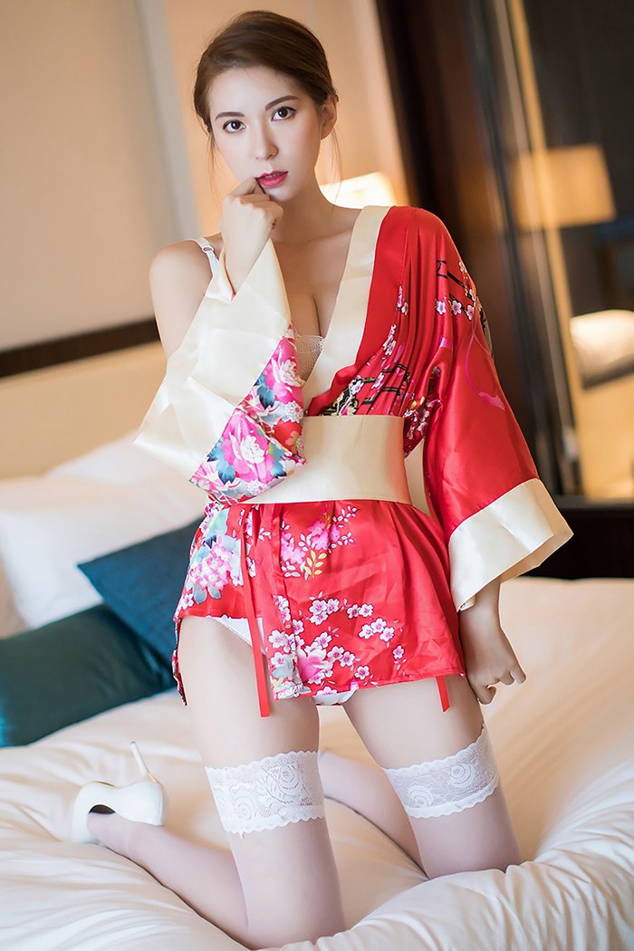 和风美人Carry饱满胸脯迷人白色蕾丝一品探花(24)