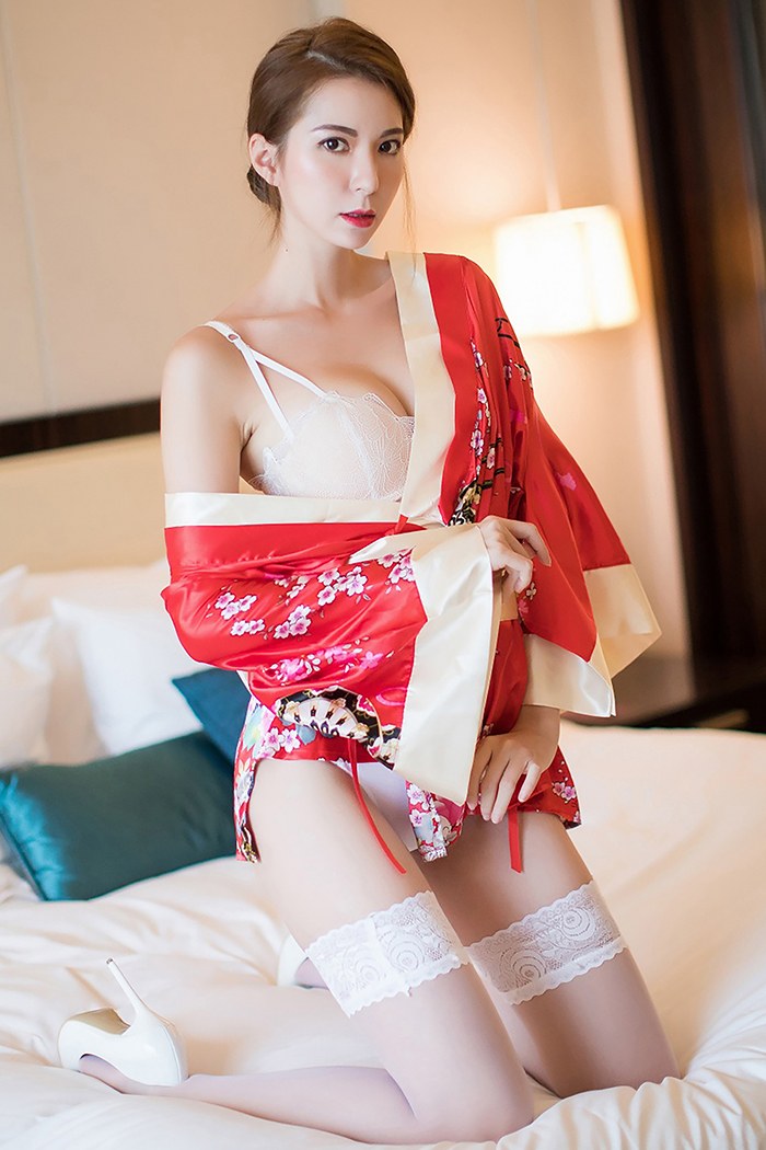 和风美人Carry饱满胸脯迷人白色蕾丝一品探花(25)