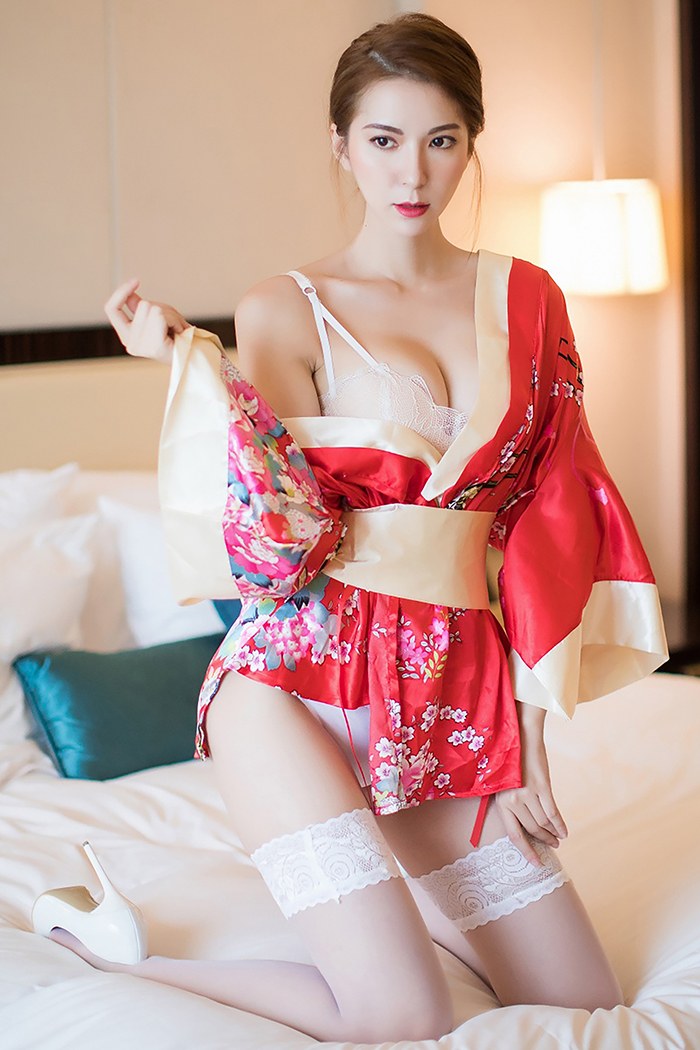 和风美人Carry饱满胸脯迷人白色蕾丝一品探花(26)