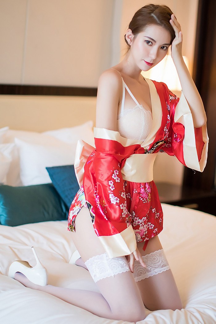 和风美人Carry饱满胸脯迷人白色蕾丝一品探花(28)