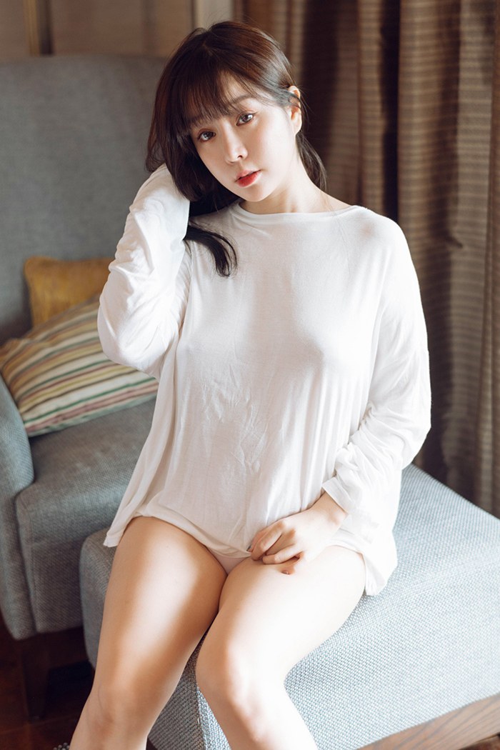 AvCar论坛完美女人王雨纯豪乳深沟若隐若现(7)