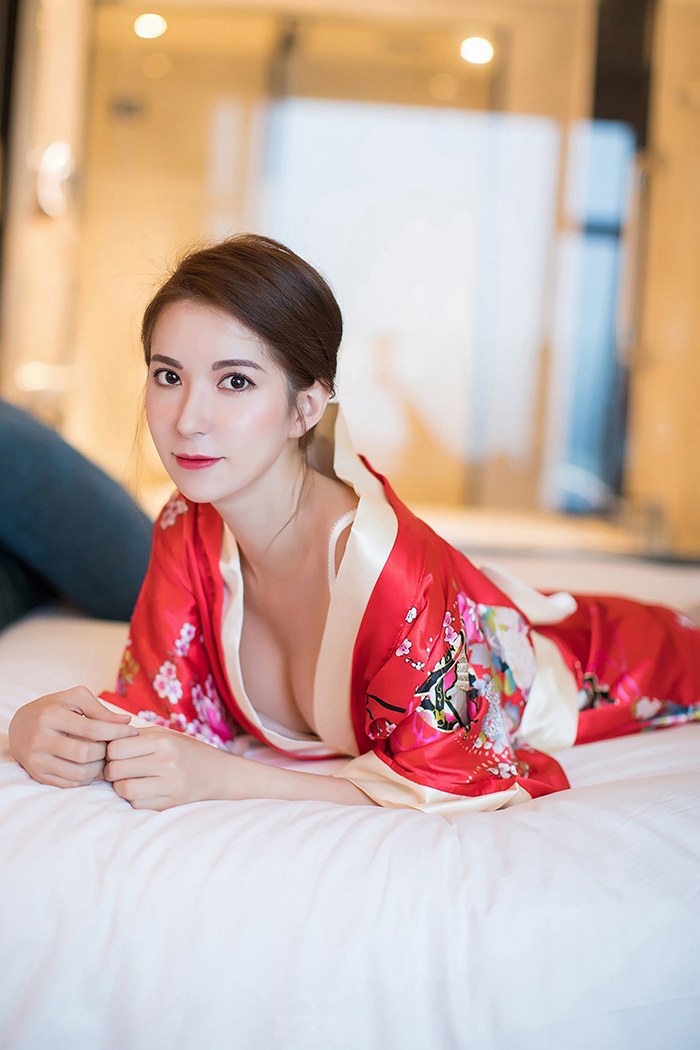 和风美人Carry饱满胸脯迷人白色蕾丝一品探花(30)