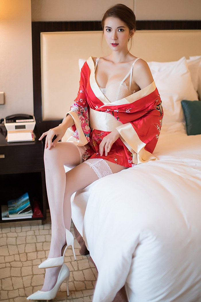 和风美人Carry饱满胸脯迷人白色蕾丝一品探花(36)