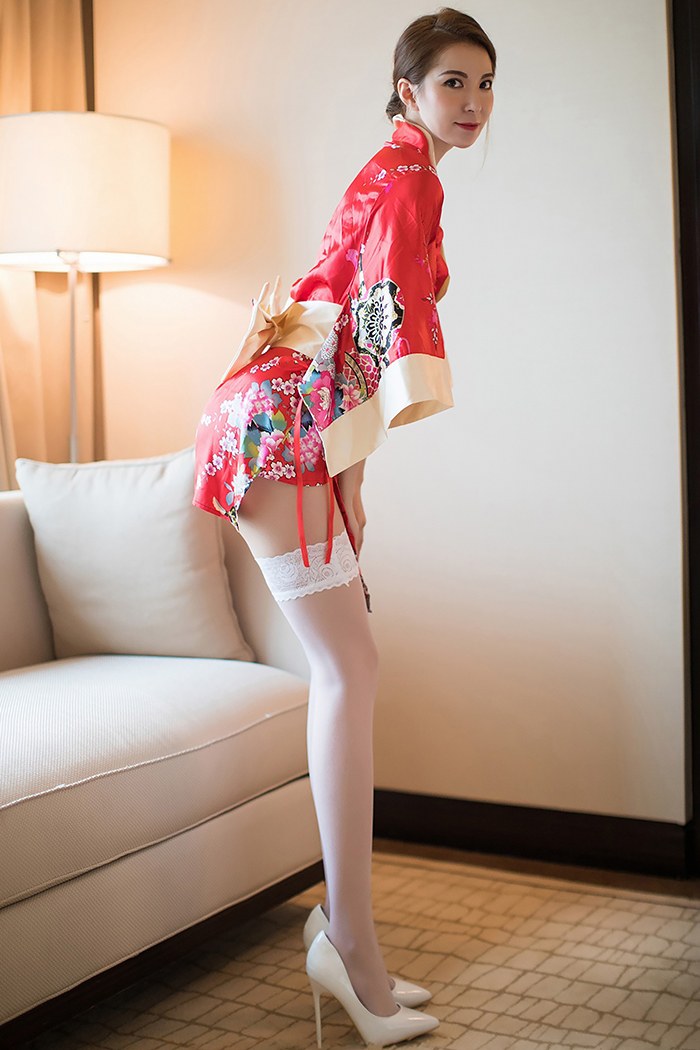 和风美人Carry饱满胸脯迷人白色蕾丝一品探花(4)