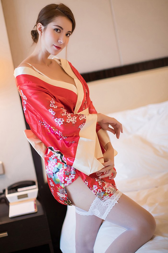 和风美人Carry饱满胸脯迷人白色蕾丝一品探花(41)