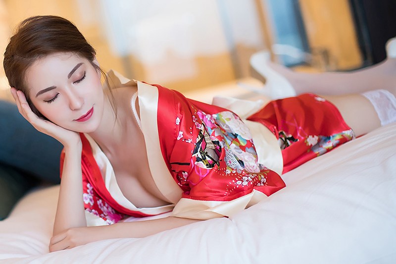 和风美人Carry饱满胸脯迷人白色蕾丝一品探花(48)