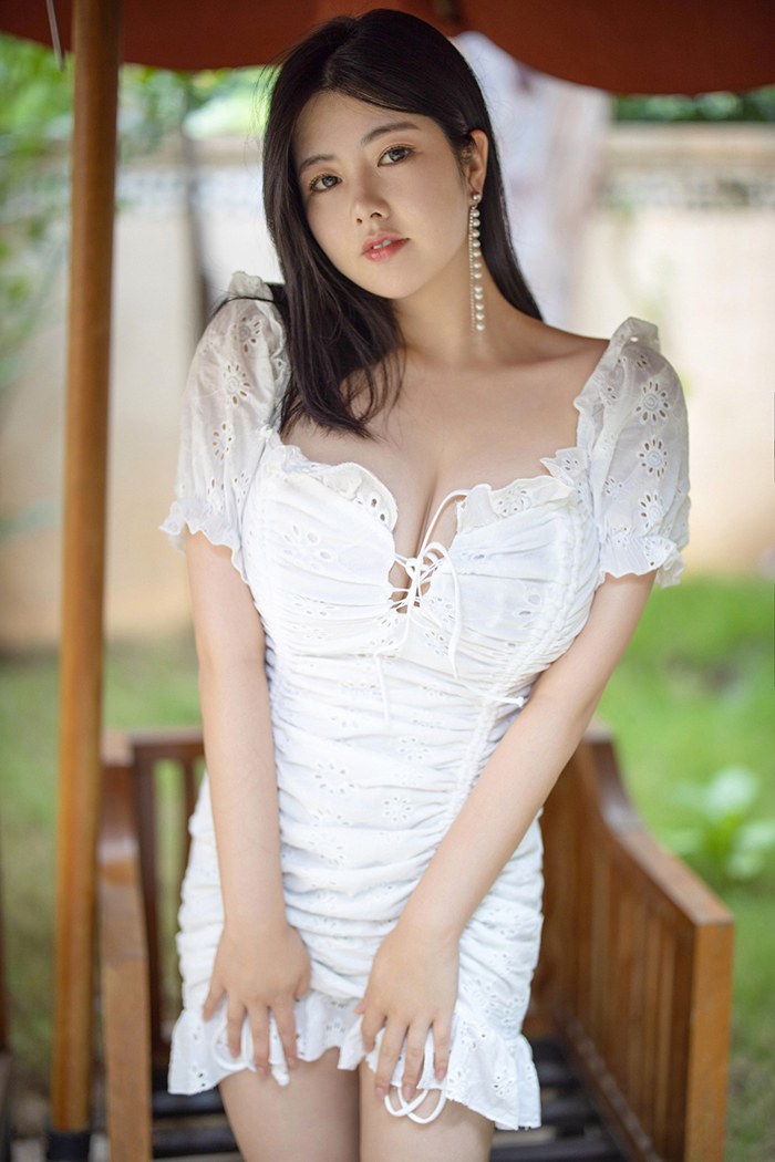 小喇叭论坛觅心天使娜露绝色深沟双手托豪乳(3)