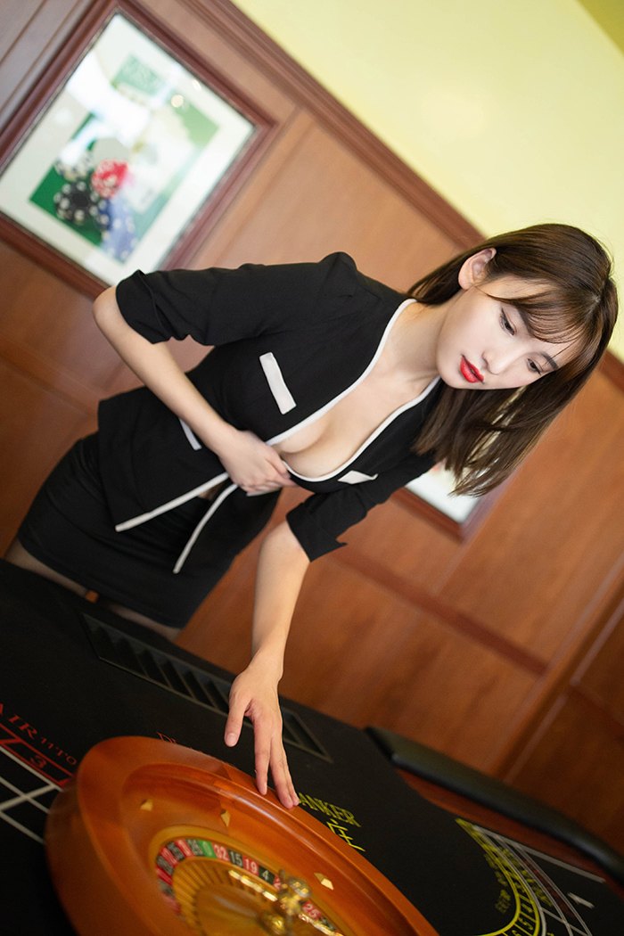 蕾丝猫美女陪玩陆萱萱长腿深沟制服诱惑(51)