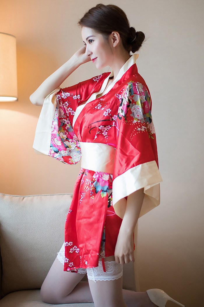 和风美人Carry饱满胸脯迷人白色蕾丝一品探花(5)
