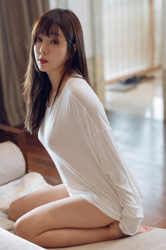 AvCar论坛完美女人王雨纯豪乳深沟若隐若现(11)
