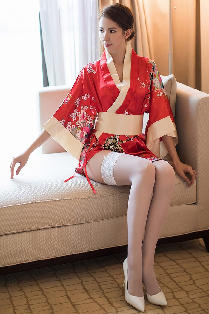 和风美人Carry饱满胸脯迷人白色蕾丝一品探花(6)