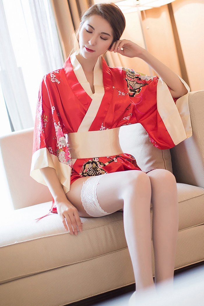 和风美人Carry饱满胸脯迷人白色蕾丝一品探花(7)