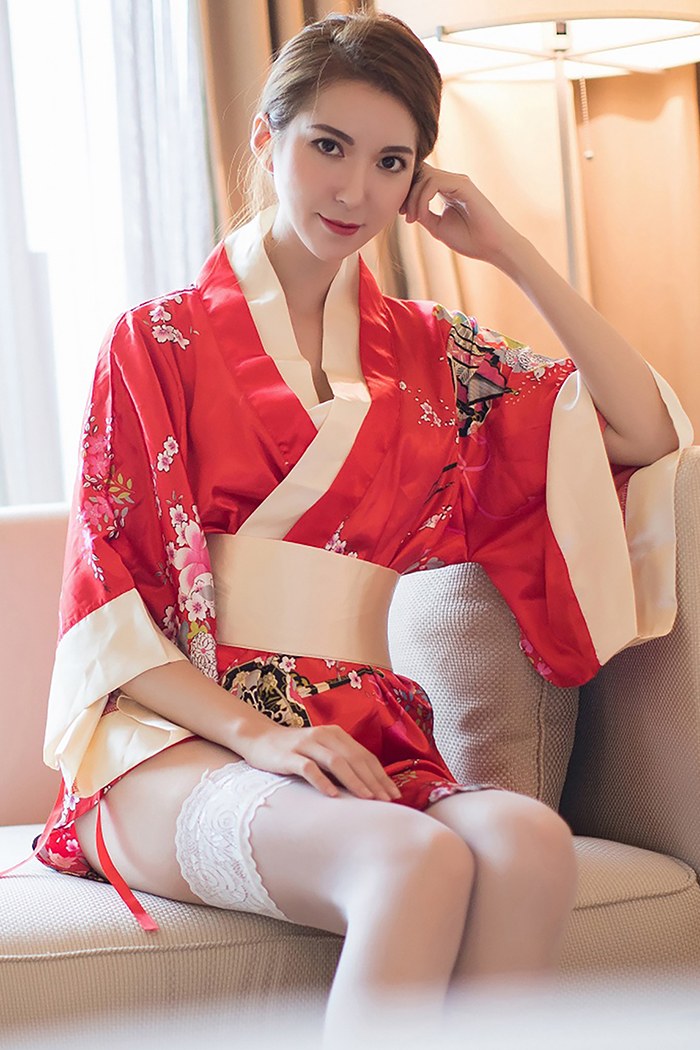 和风美人Carry饱满胸脯迷人白色蕾丝一品探花(8)