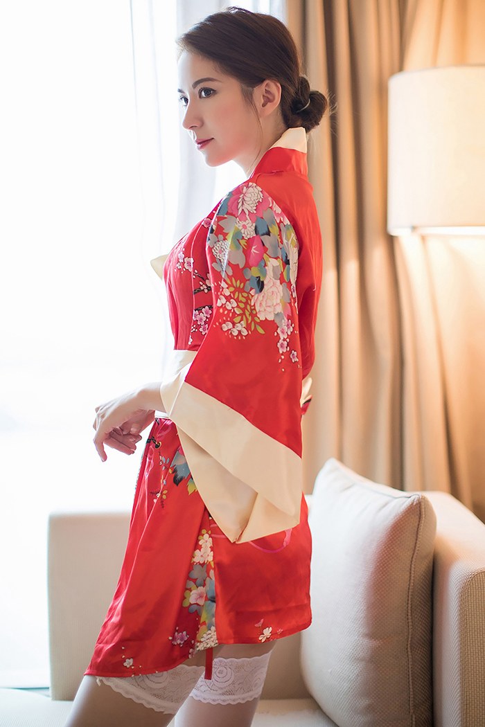 和风美人Carry饱满胸脯迷人白色蕾丝一品探花(9)