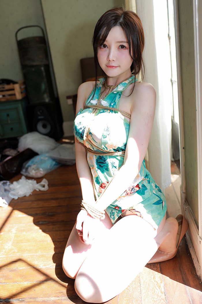 品凤楼宅男女神糯美子肉丝旗袍捆绑诱惑(22)