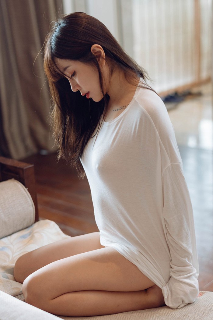 AvCar论坛完美女人王雨纯豪乳深沟若隐若现(10)