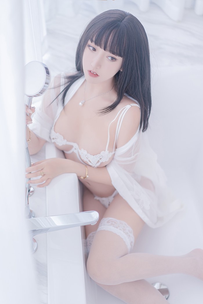 天天伴游邻家小妹米线线情趣套装肆意裸露(52)