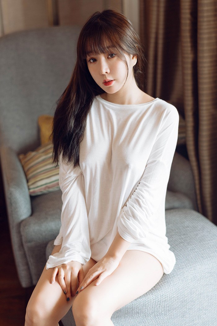 AvCar论坛完美女人王雨纯豪乳深沟若隐若现(22)