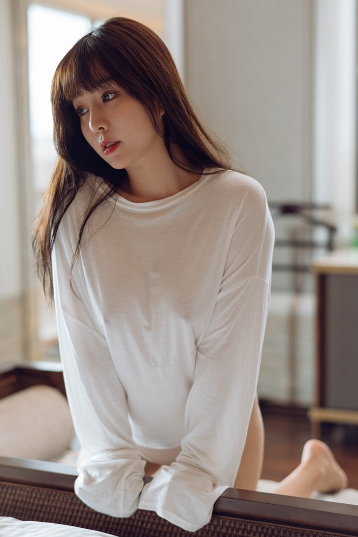 AvCar论坛完美女人王雨纯豪乳深沟若隐若现(55)