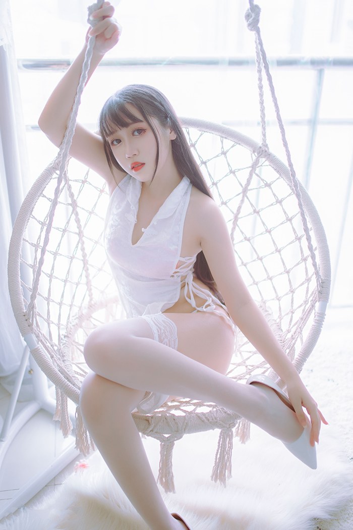 阡陌社区抖娘＆不呆猫的黑白旗袍与丝袜调情(15)