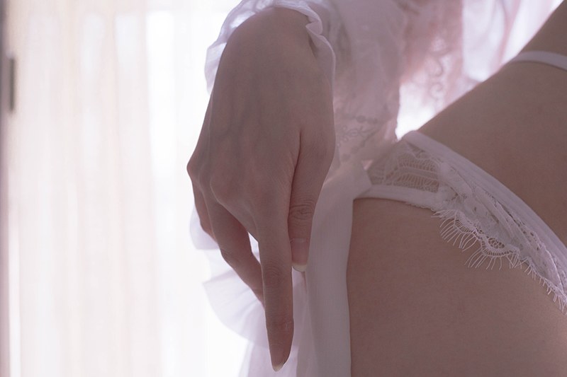 qm品茶访仙女妹妹翎柒蕾丝镂空睡衣隐约露出(15)