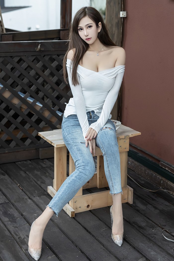 小姐威客气质御姐Lavinia肉丝玉足曲线迷人(17)