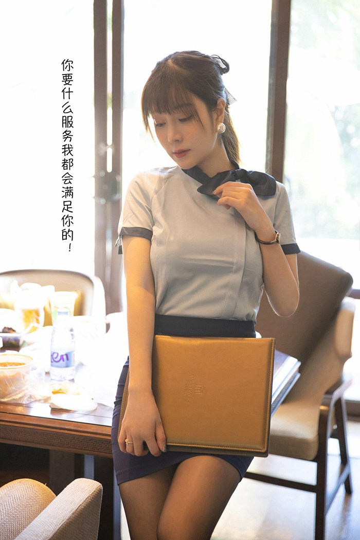 一楼一凤美女管家王雨纯黑丝短裙惨遭调教(2)