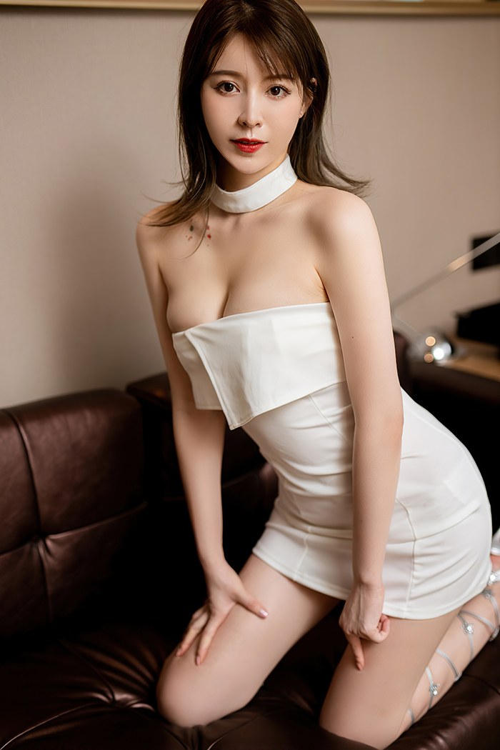 我爱原味网风情御姐优优美腿高跟裸露诱惑你(4)