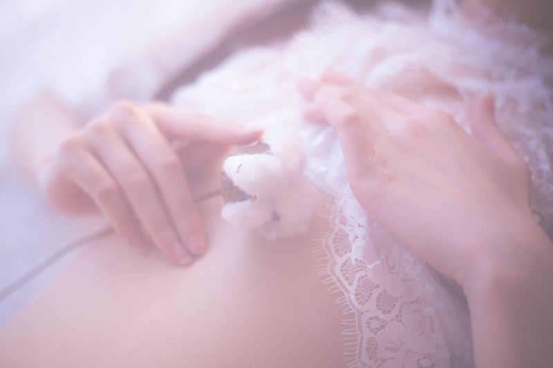 qm品茶访仙女妹妹翎柒蕾丝镂空睡衣隐约露出(32)