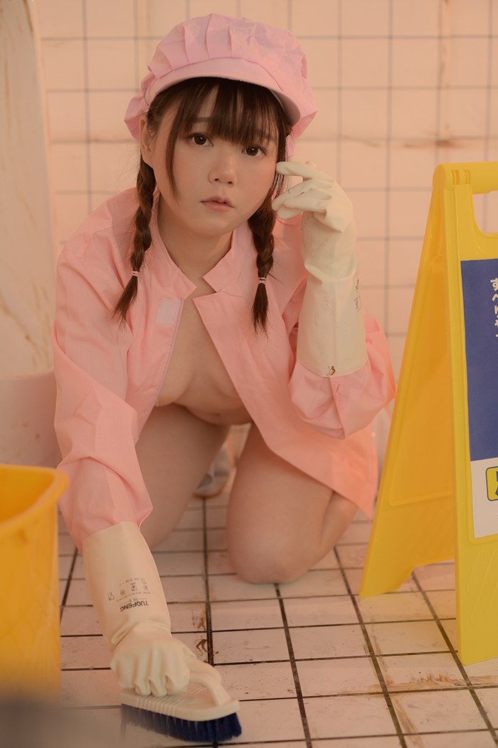 品凤楼稚嫩清洁员肉肉蜜汁肉体被迫露出(21)