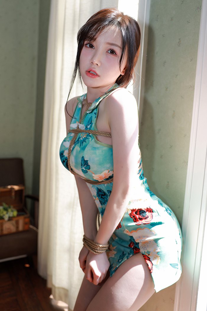 品凤楼宅男女神糯美子肉丝旗袍捆绑诱惑(6)