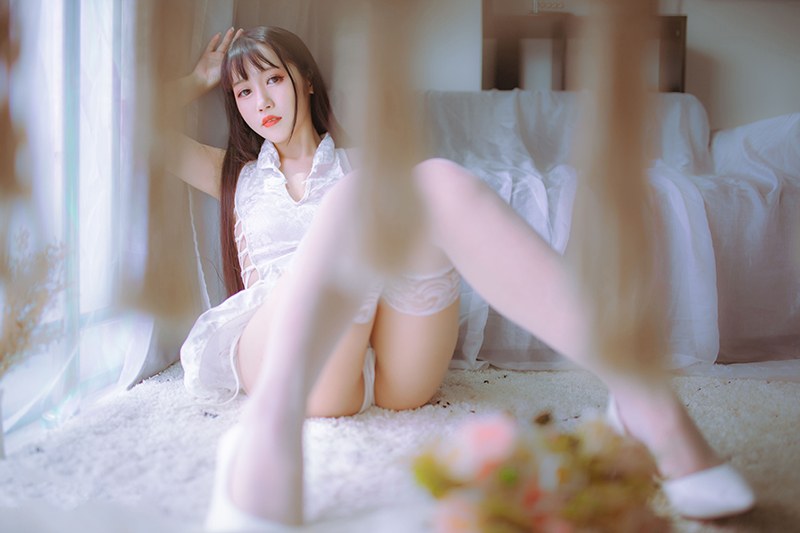 阡陌社区抖娘＆不呆猫的黑白旗袍与丝袜调情(41)