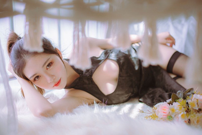 阡陌社区抖娘＆不呆猫的黑白旗袍与丝袜调情(31)