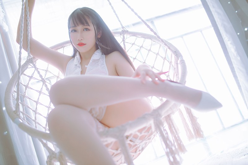 阡陌社区抖娘＆不呆猫的黑白旗袍与丝袜调情(24)