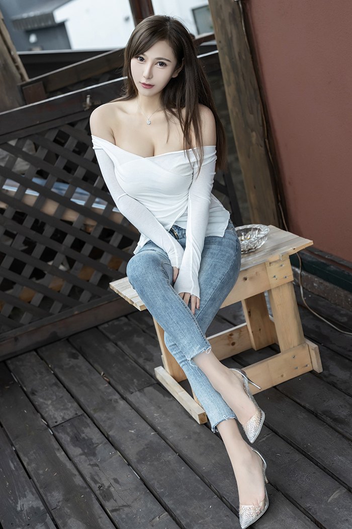 小姐威客气质御姐Lavinia肉丝玉足曲线迷人(7)