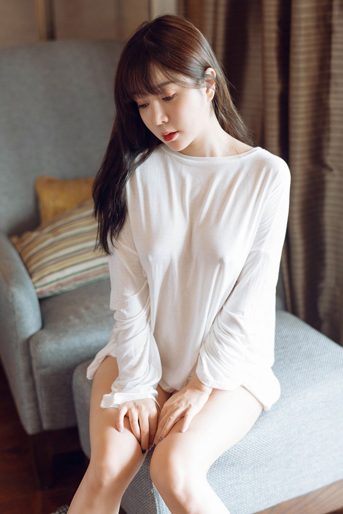 AvCar论坛完美女人王雨纯豪乳深沟若隐若现(8)
