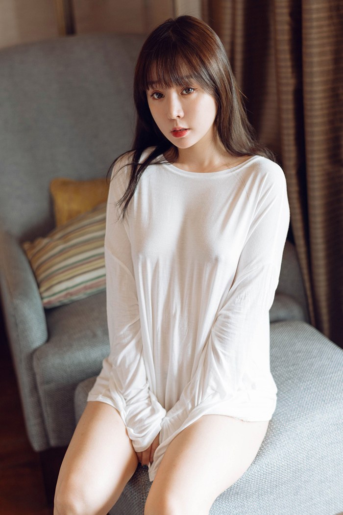 AvCar论坛完美女人王雨纯豪乳深沟若隐若现(19)