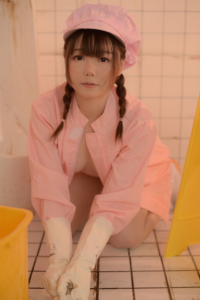 品凤楼稚嫩清洁员肉肉蜜汁肉体被迫露出(22)