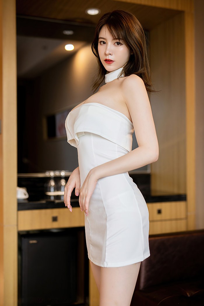 我爱原味网风情御姐优优美腿高跟裸露诱惑你(32)