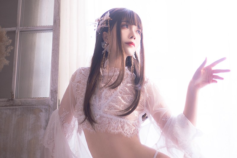 qm品茶访仙女妹妹翎柒蕾丝镂空睡衣隐约露出(22)