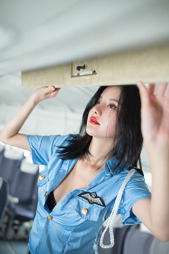 魔性海外华人论坛列车乘务长阿朱性感妖娆大秀丝足(16)
