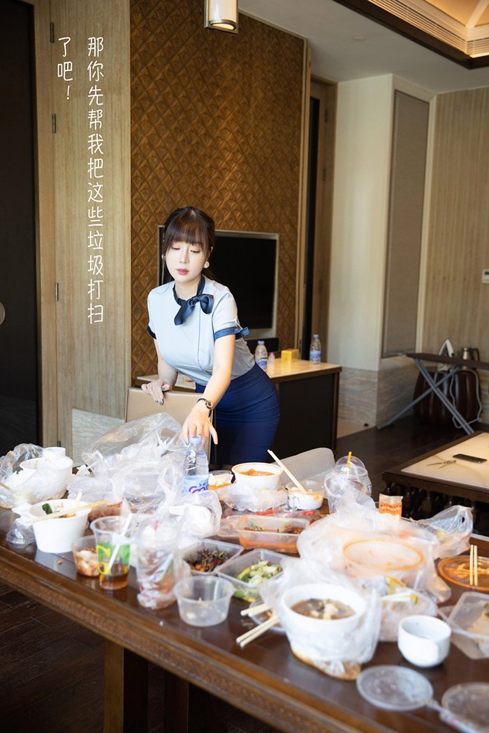 一楼一凤美女管家王雨纯黑丝短裙惨遭调教(3)