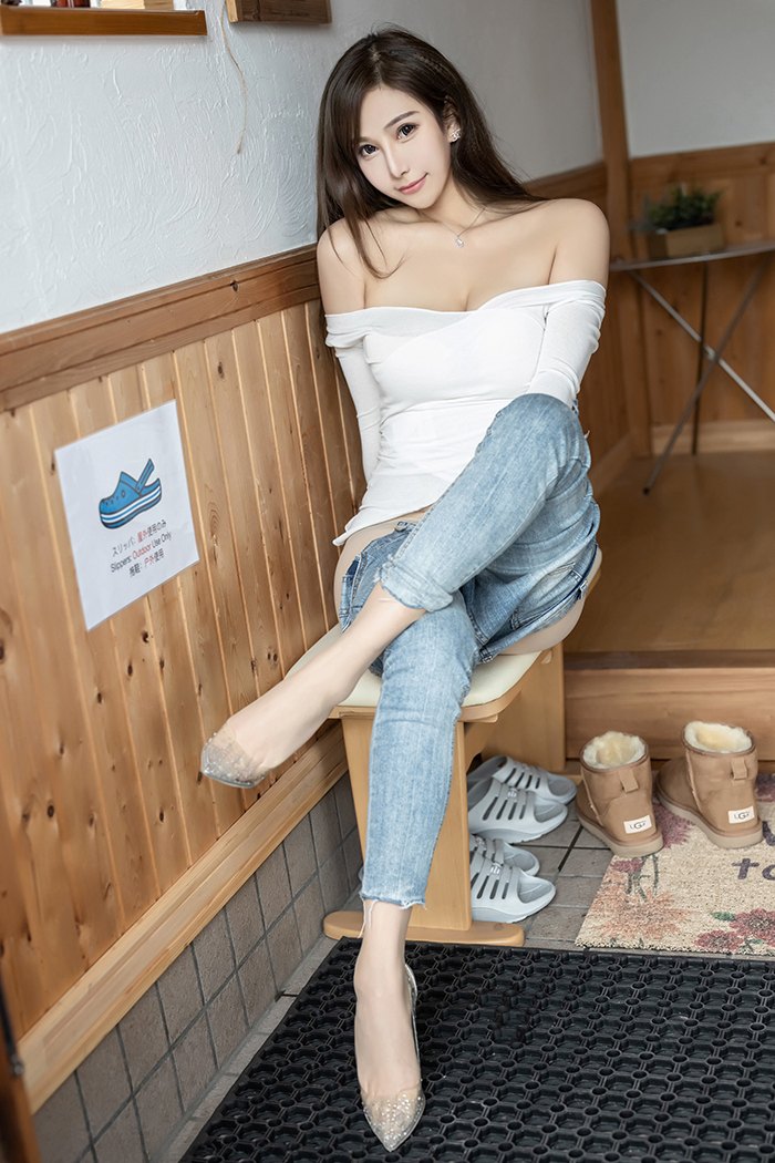 小姐威客气质御姐Lavinia肉丝玉足曲线迷人(32)