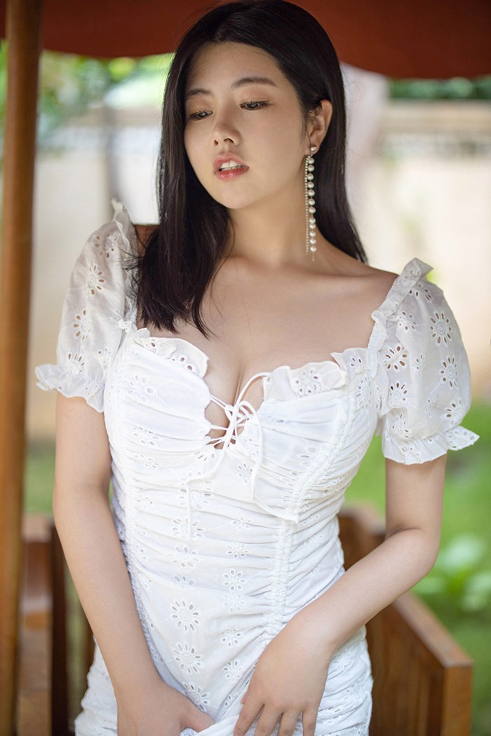 小喇叭论坛觅心天使娜露绝色深沟双手托豪乳(6)