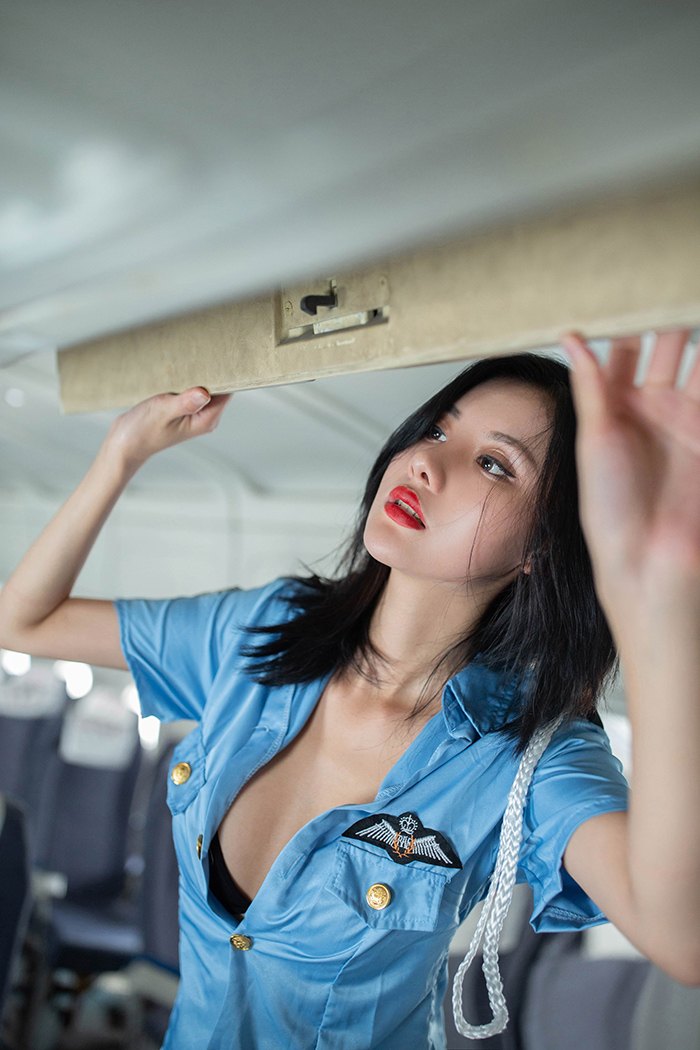 魔性海外华人论坛列车乘务长阿朱性感妖娆大秀丝足(15)